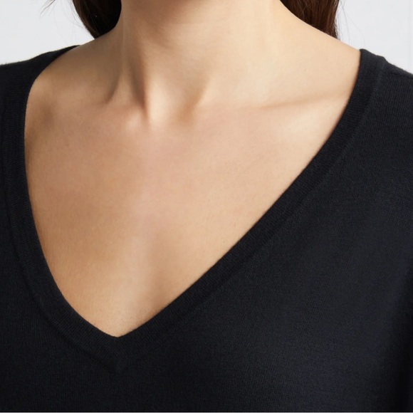 New treasure & bond relaxed V neck sweater top - Picture 5 of 9